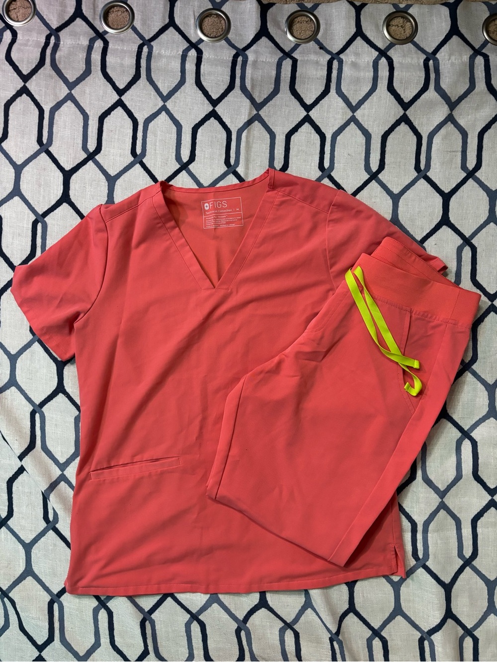 FIGS hot coral medium set: Zamora joggers and Casma top.